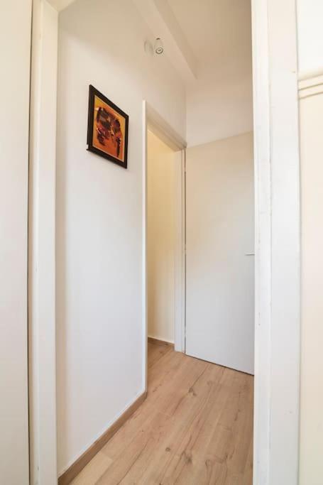 Top Floor Apartment At Petrolona With Big Balcony Athen Exterior foto